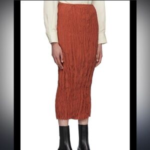 Toteme Crinkled silk midi skirt Bloody Mary